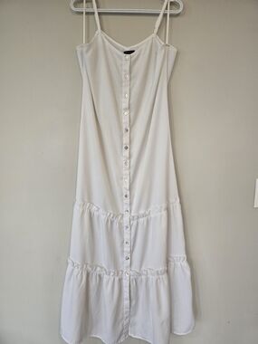 White Button-Front Tiered Maxi Beach Dress. Style House. XL